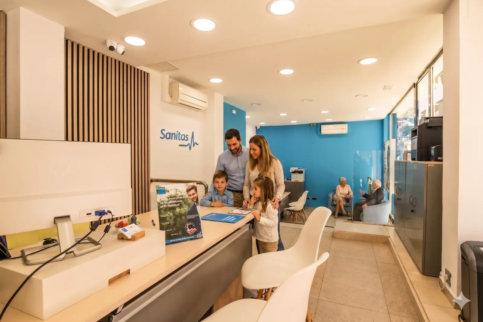 Ovanie Agency team at the Sanitas office in Sant Cugat